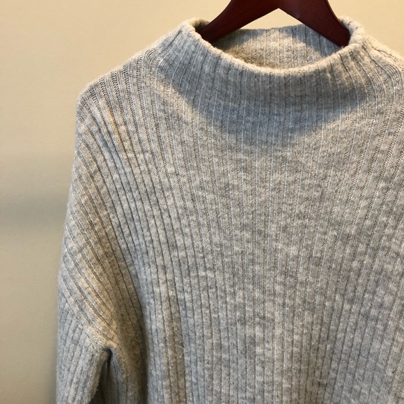 Mock neck Sweater - Picture 2 of 3